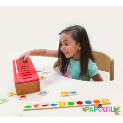 Carte d'apprentissage avec boîte de tri montessori en bois