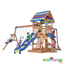 Aire de jeu en bois avec toboggan balançoire et plateforme