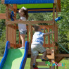 Aire de jeu en bois avec toboggan balançoire et plateforme