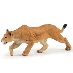 Figurine Lionne chassant