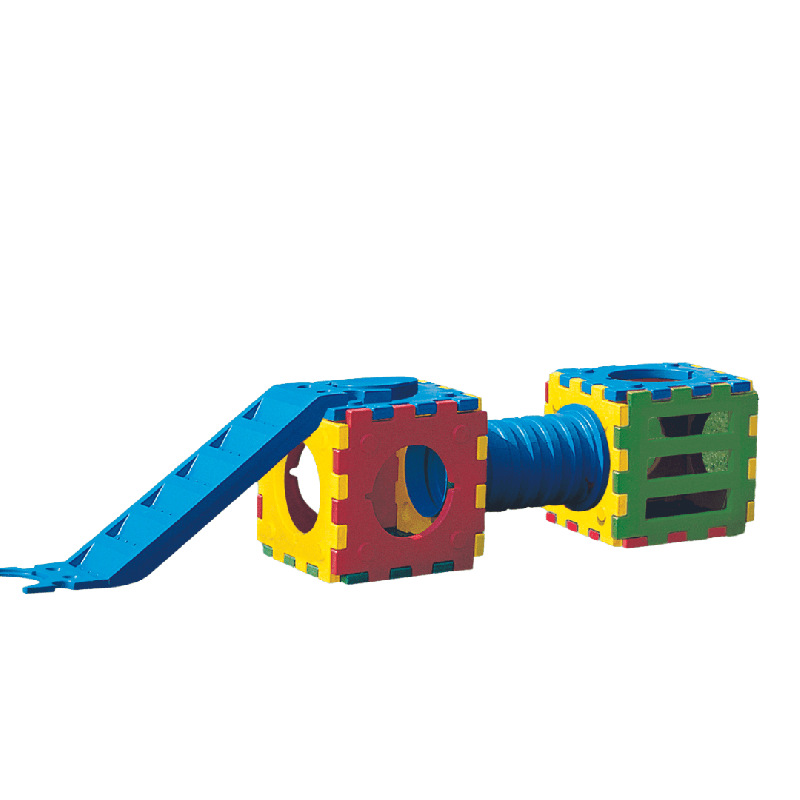 Cubes avec tunnel et escalier