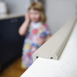Protection d'angle pour table ou meuble en bande