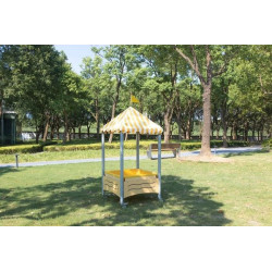 Mobile Mud Table with pointed Roof