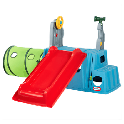 Aire de jeux avec toboggan